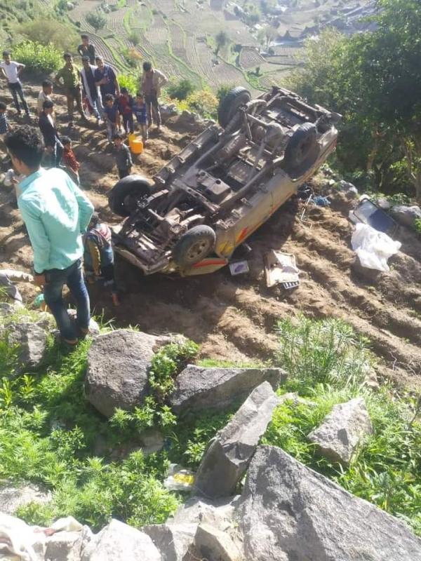 وفاة امراة وإصابة آخرين في حادث مروع في احد الطرق البديلة بتعز 