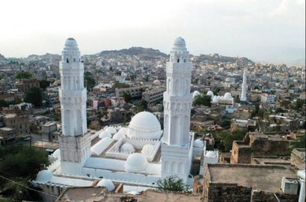 على غرار خطباء عصابة الحوثي.. مصلون يغادرون جامع المظفر بتعز بسبب تعصب خطيب إصلاحي 