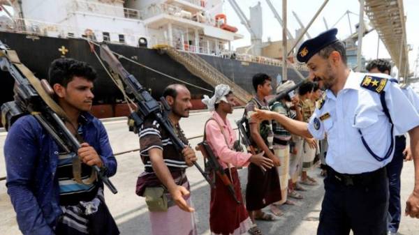 خفر السواحل: عناصر حوثية بلباس المصلحة تسلمت موانئ الحديدة وندعو الأمم المتحدة لعدم الترويج لهذه المسرحية