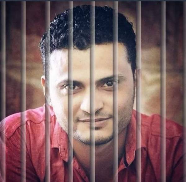 بعد  مقتل صديقه والاعتداء عليه.. أمن تعز يحتجز ناشطاً لليوم  الثالث 