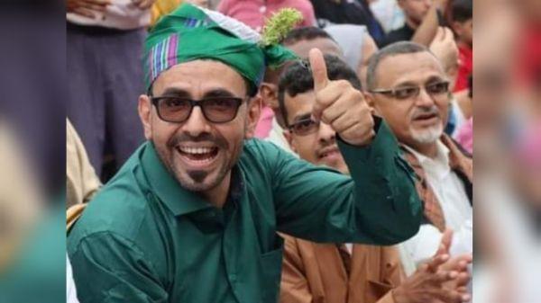 مدير مكتب ثقافة تعز يتهم التكفيري العديني بإحراق سيارته