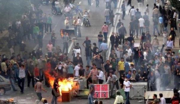 إيران.. احتجاجات واعتقالات وإحراق متاجر بسبب ارتفاع أسعار الخبز