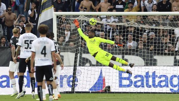 سبيزيا يهزم ميلان ويشعل الصراع في قمة وقاع "الكالتشيو"