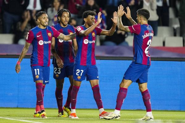 «لا ليغا»: برشلونة يستعيد المركز الثاني بثنائية في سوسيداد
