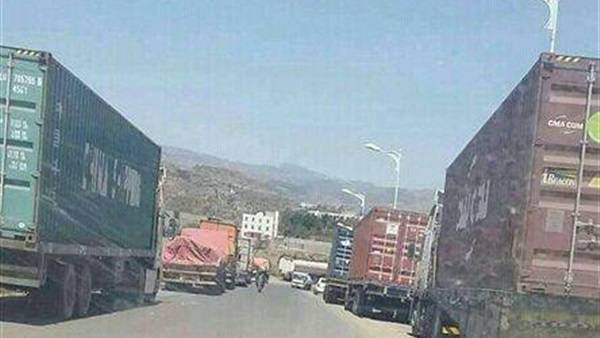 الحوثيون يحتجزون المساعدات الإنسانية ويبيعونها للتجار