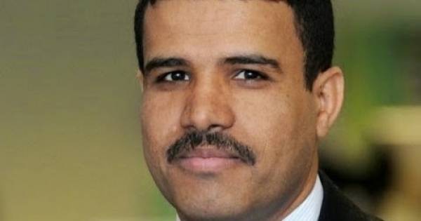 على هامش المسرح..!