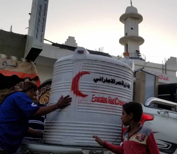 ضمن مشاريعه في تعز خلال رمضان.. هلال الامارات يواصل مساعداته لمساجد المحافظة 