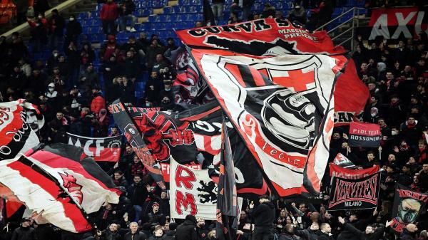 ميلان على "بعد نقطة" من احراز لقب "الكالتشيو" الأول منذ 2011