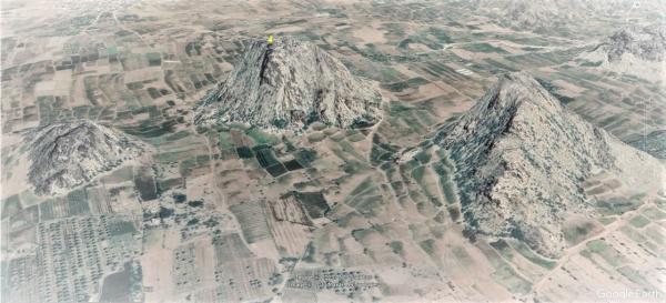 مليشيا الحوثي تنقب عن المعادن بجبل القرون في الحديدة بمساعدة خبراء إيرانيين 