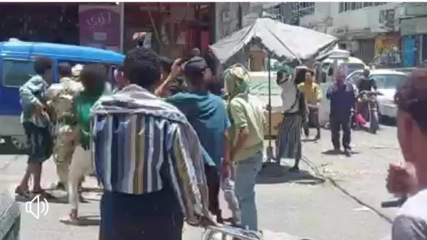 اختطاف متهبش في فرزة النسيرية والسبب تأخره في دفع الإتاوات لنافذ إخواني بتعز 