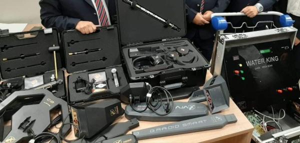 ضبط أجهزة كشف الذهب والمعادن كانت في طريقها لعصابة الحوثي 