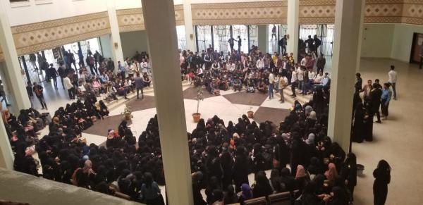 وقفة احتجاجية لطلاب وطالبات جامعة صنعاء