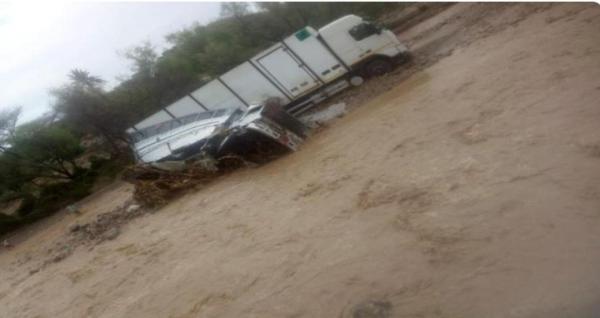 السيول تخرج طريق القبيطة في لحج عن الخدمة 