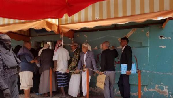 مليشيات الحوثي.. نهب للإغاثات وابتزاز حقوق النازحين واستغلال مأساتهم