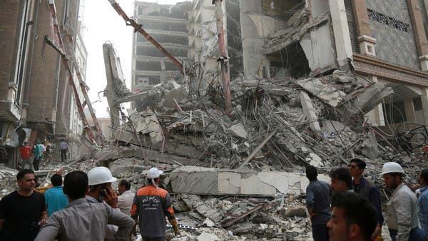 جثث تحت الأنقاض.. متظاهرو عبادان غاضبون "الموت لخامنئي"