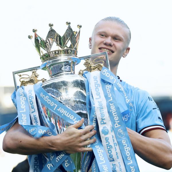 هالاند أول لاعب يجمع بين جائزتي أفضل لاعب وأفضل لاعب شاب بالدوري الإنجليزي