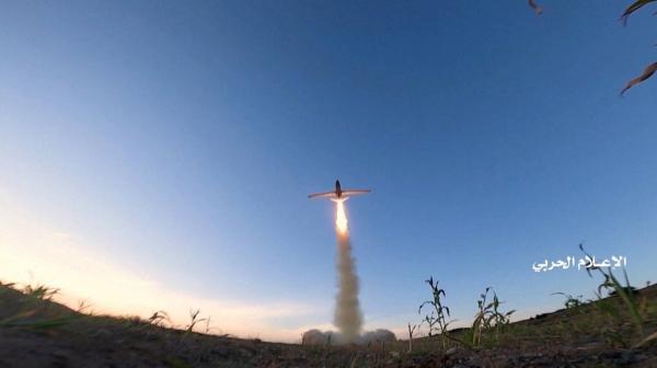 تضرر سفينة تجارية جرّاء استهدافها بثلاثة صواريخ جنوب غربي الحديدة 