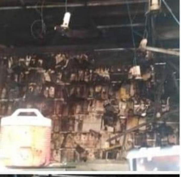 ماس كهربائي يتسبب في التهام محل جوالات بتعز