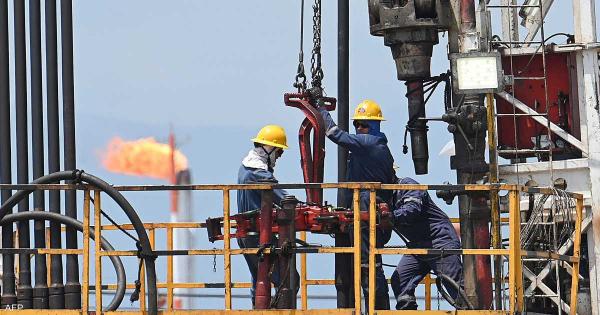 النفط يرتفع ولكن مخاوف رفع الفائدة الأميركية تحد من المكاسب