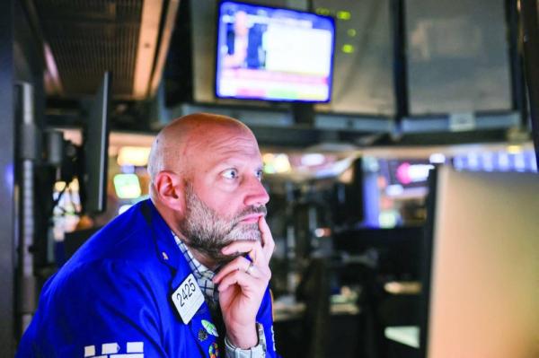 «وول ستريت» تتراجع بضغط اتهام ترامب الصين بانتهاك الاتفاقية التجارية