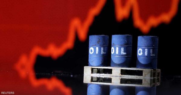 رياح صينية معاكسة تهبط بالنفط رغم التقدم بقانون سقف الدين