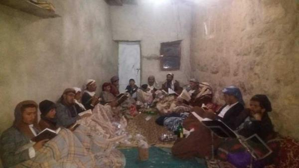 مليشيات الحوثي تختطف 30 شخصا من أتباع المرجع الزيدي "المؤيدي" من مسجد في عمران