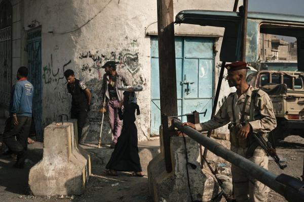 ابتزاز واعتداء واختطافات وتهجم.. تصاعد انتهاكات مليشيات الإخوان في تعز