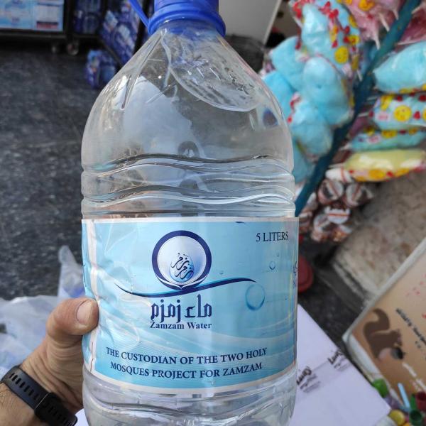 منع المسافرين لخارج السعودية من وضع عبوات زمزم داخل الأمتعة