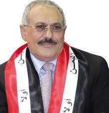 آخر فضائحهم.. مليشيا الحوثي الارهابية تنهب وسام الجمهورية الخاص بالزعيم الشهيد وتمنحه لأسرة الصريع الصماد (صورة)