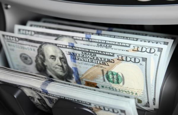 الدولار قرب أدنى مستوى في 6 أسابيع