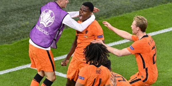 هولندا تضرب بلجيكا برباعية في دوري الأمم الأوروبية