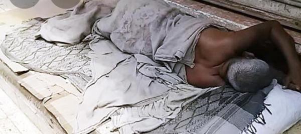 موجة الحر تخرج ابناء الحديدة من منازلهم بعد تسلخ اجسادهم