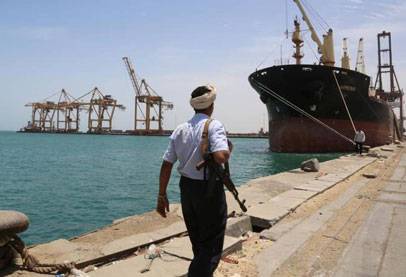 هل دقت ساعة الصفر.. قصف هو الأعنف لبوارج التحالف على مدينة الحديدة