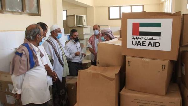 مستشفى سيئون العام يتسلم مساعدات طبية إماراتية لمواجهة كوفيد19