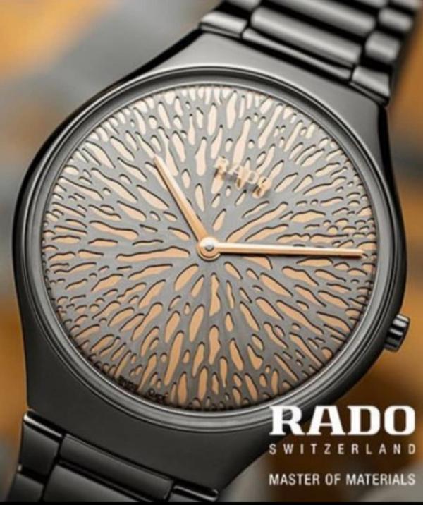 شجرة دم الأخوين تزين خلفية ساعة سويسرية مشهورة 