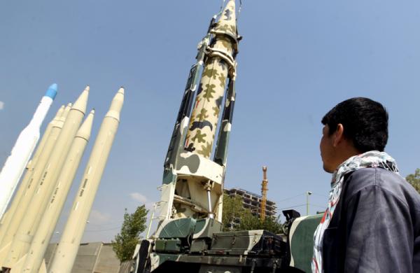 عصابة الحوثي تنقل صواريخ باليستية من صنعاء إلى محافظات أخرى 