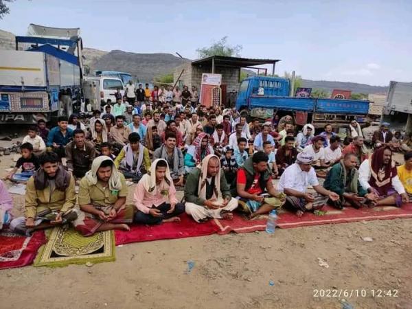   تعز.. سائقو شاحنات النقل يواصلون الإضراب الشامل