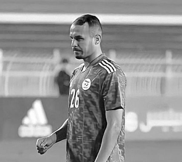 وفاة بن حمودة لاعب المنتخب الجزائري في حادث سير