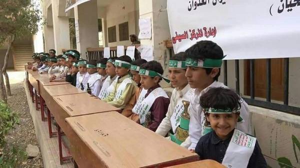  الحوثي يمسخ ثقافة الطلاب بمزاعم الولاية وتمجيد إيران - سمية أنموذجاً ..!