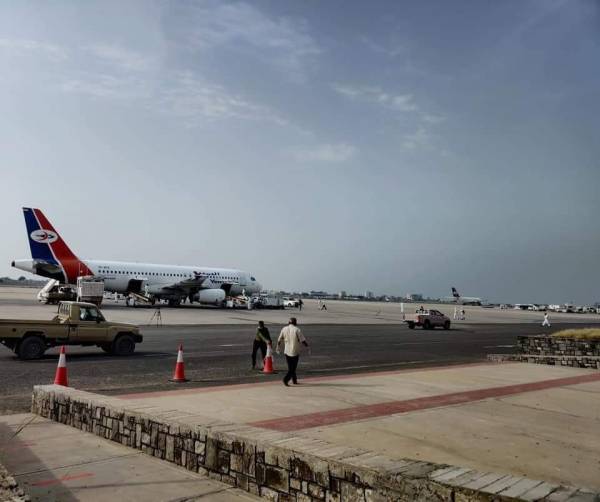 مطار عدن يستقبل أول رحلة للعالقين اليمنيين في مصر