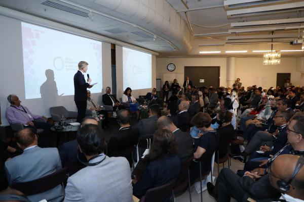 ناشطون : منتدى اليمن الدولي  إهدار إضافي لأموال اليمنيين