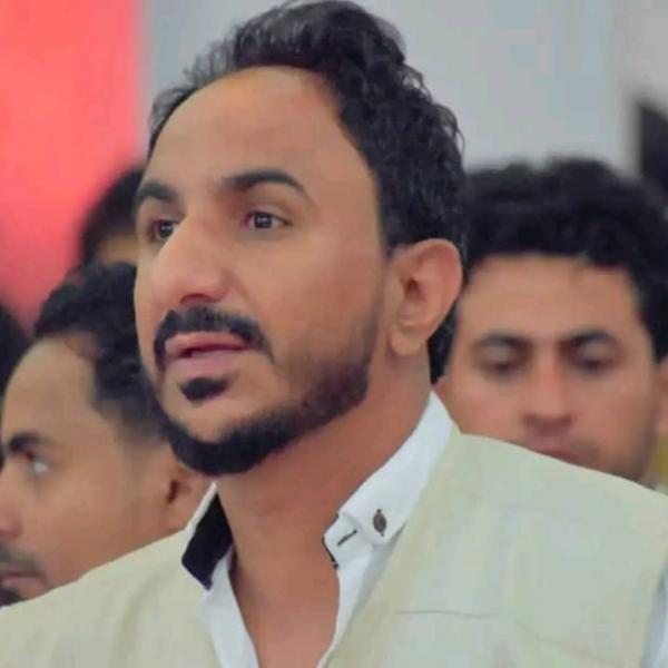   تعز.. مسلحو "الإخوان" يتقطعون للمحامي الدهبلي وينهبون سيارته 