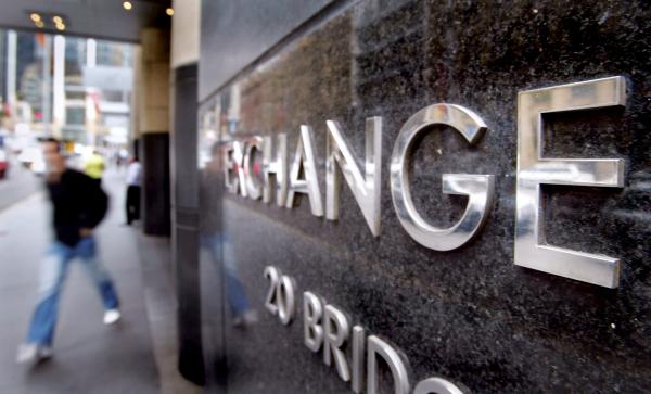 الإسترليني لأدنى مستوى في عامين بفعل انكماش مفاجئ للاقتصاد البريطاني