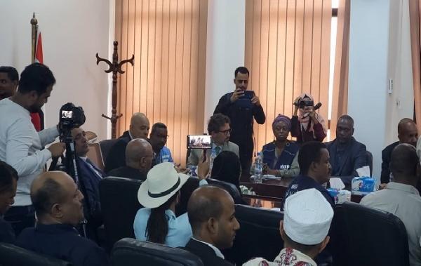 الزيارة الأممية إلى تعز محاولة لتغطية فشل غروندبرغ في فتح المنافذ 