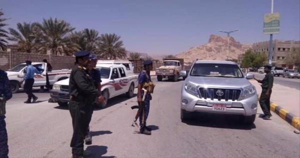 في عدن.. ضبط شاحنة محملة بالمهربات واستعادة باص مسروق من جنوب الحديدة 