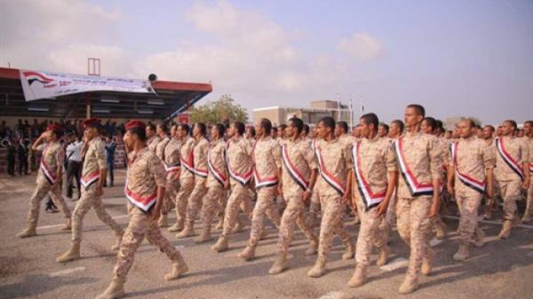 جامعيون يحتجون من إسقاط أسمائهم من كشوفات المتقدمين إلى كلية الحربية بعدن