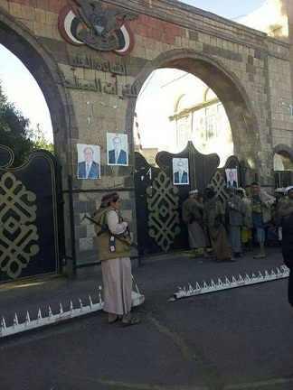 مليشيا الحوثي تنهب منزل والد مدير إذاعة صنعاء في إب