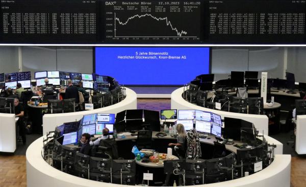أسهم أوروبا تهوي من جديد مع تأجيل المركزي الأمريكي لخفض الفائدة