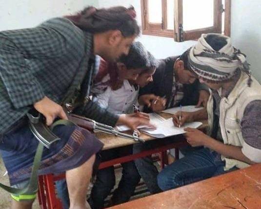 الحوثيون يقتحمون بقوة السلاح عدداً من المراكز الامتحانية بذمار لإدخال أجوبة الامتحانات لعناصرهم..! – (تفاصيل)