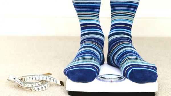 السمنة من عوامل خطر الإصابة بالسرطان وتأثيرها يعتمد على الجنس